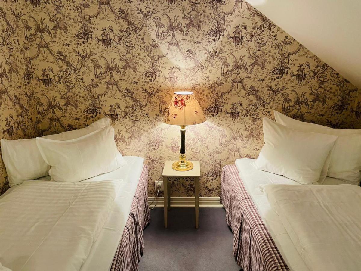 Apertins Hotell Kil Екстериор снимка