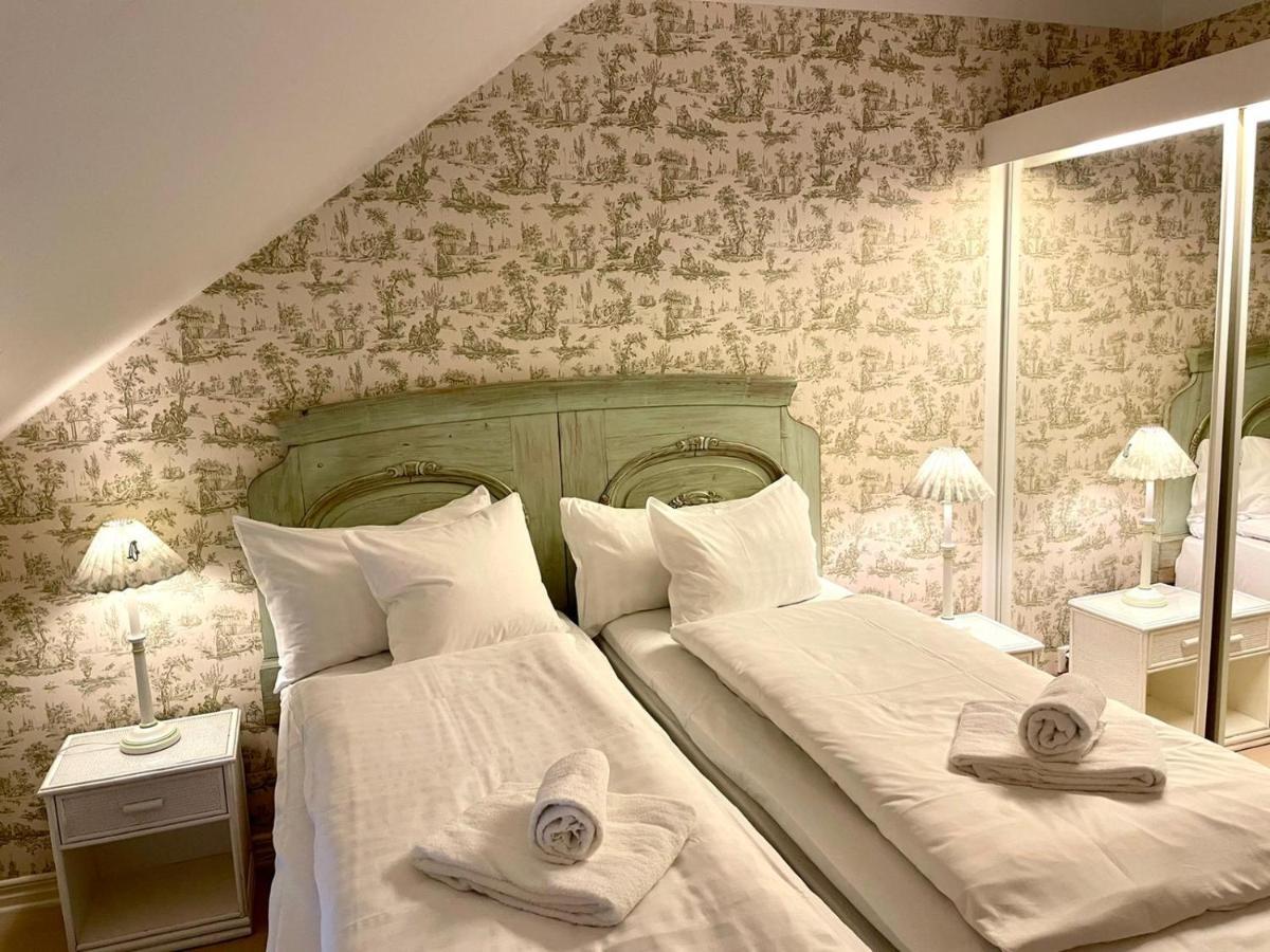 Apertins Hotell Kil Екстериор снимка