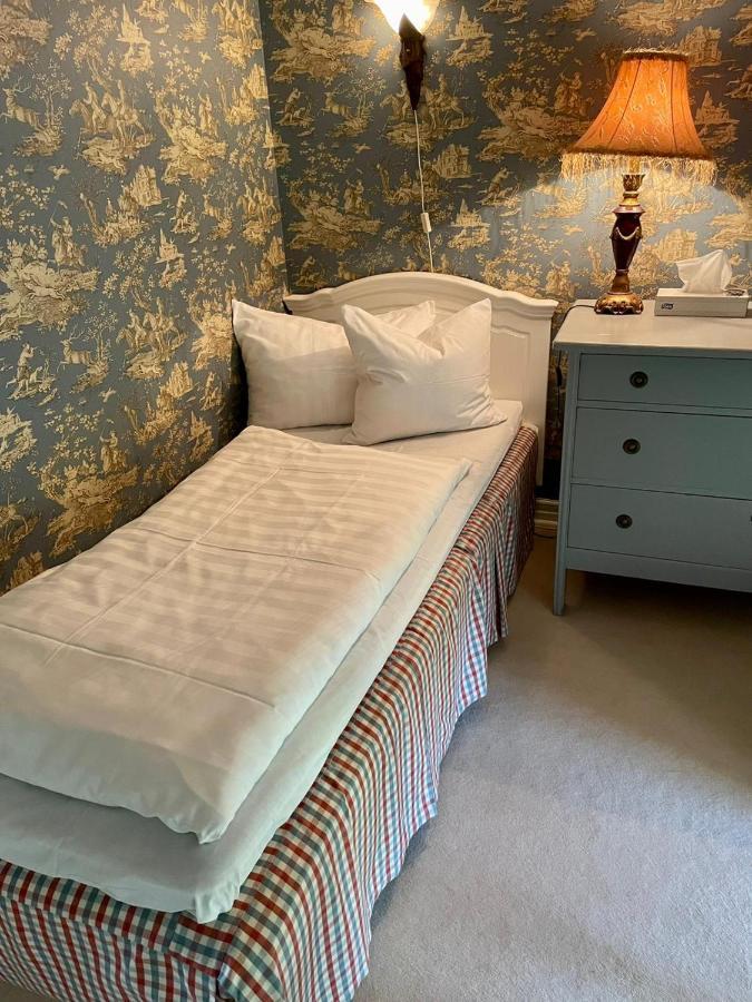 Apertins Hotell Kil Екстериор снимка
