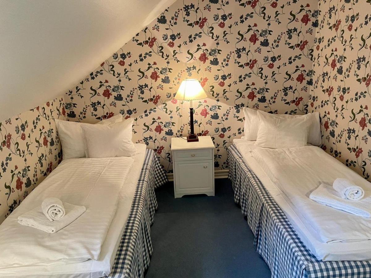 Apertins Hotell Kil Екстериор снимка
