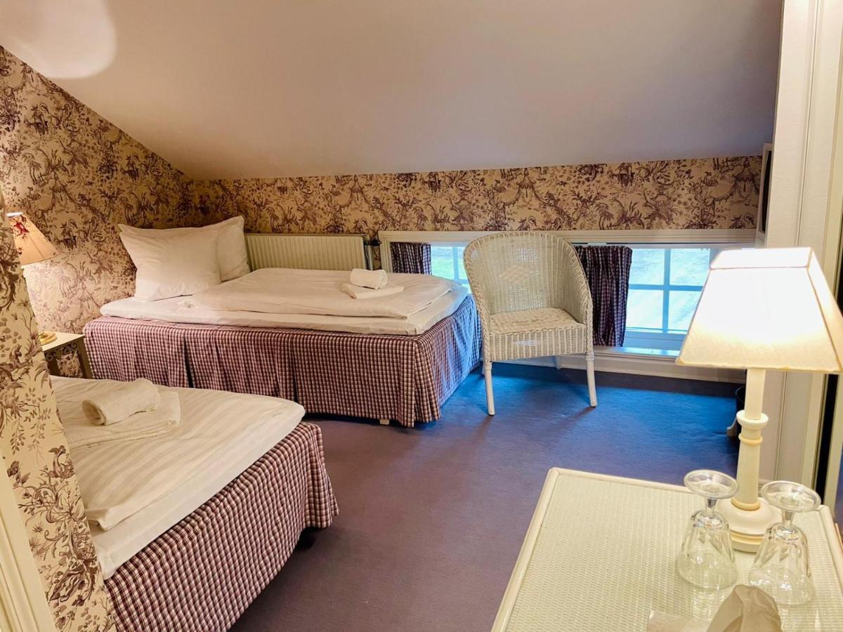 Apertins Hotell Kil Екстериор снимка