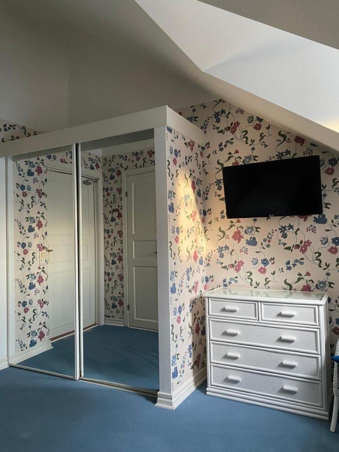 Apertins Hotell Kil Екстериор снимка