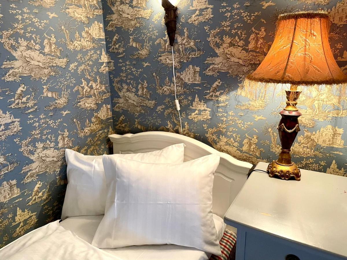 Apertins Hotell Kil Екстериор снимка
